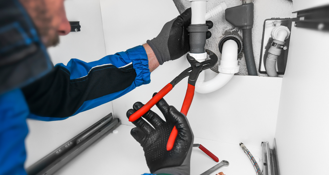 Banyo tesisatçısı tesadüfen hazine buldu: Ev sahibiyle bölüşecek