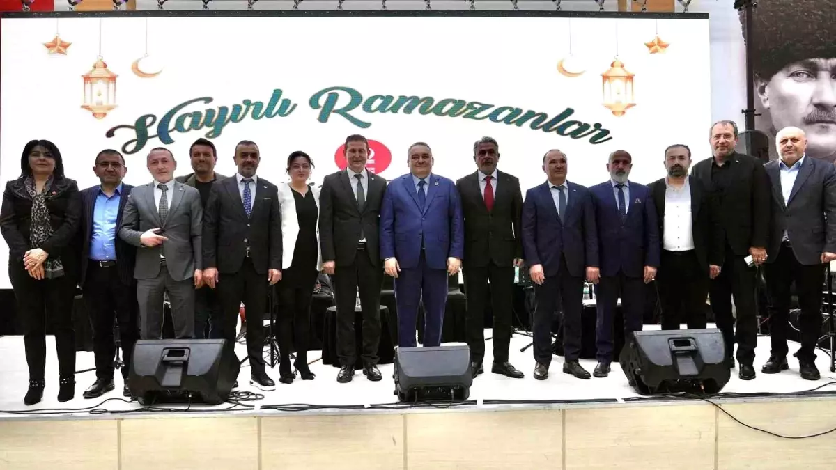 Keçiören Belediye Başkanı Özarslan Berberler ve Kuaförlerle İftarda Bir Araya Geldi