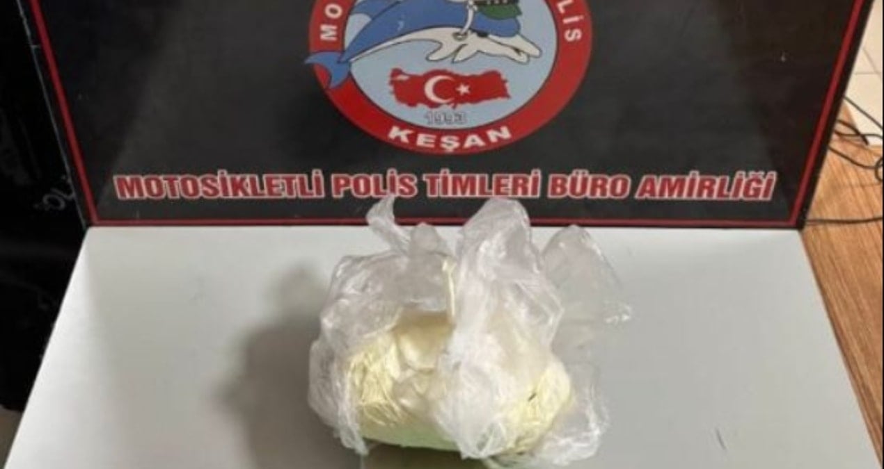Teyzenin uyuşturucu oyunu! Polisi görünce yeğenine verdi